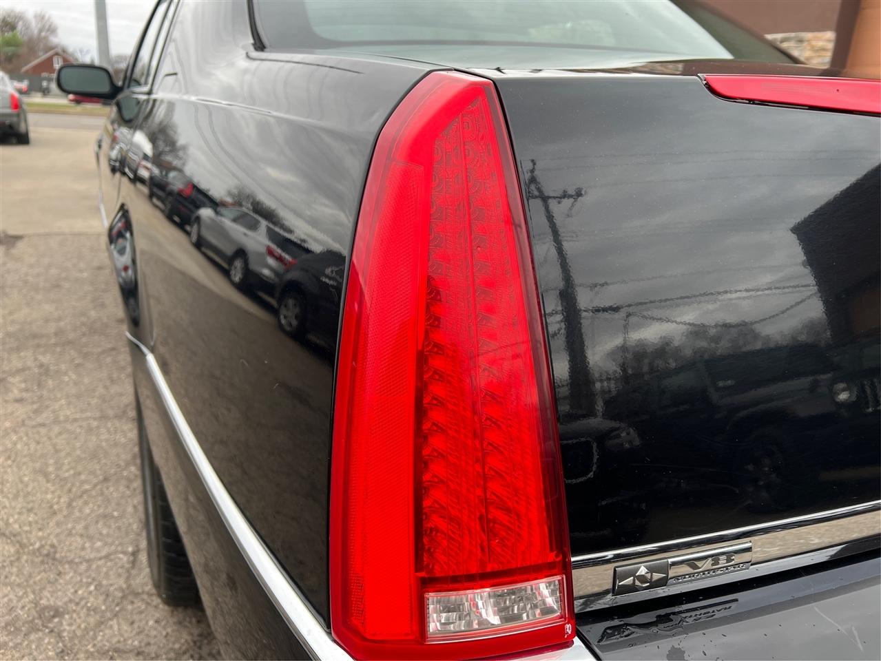 Cadillac DTS 4dr Sdn w/1SE 2008