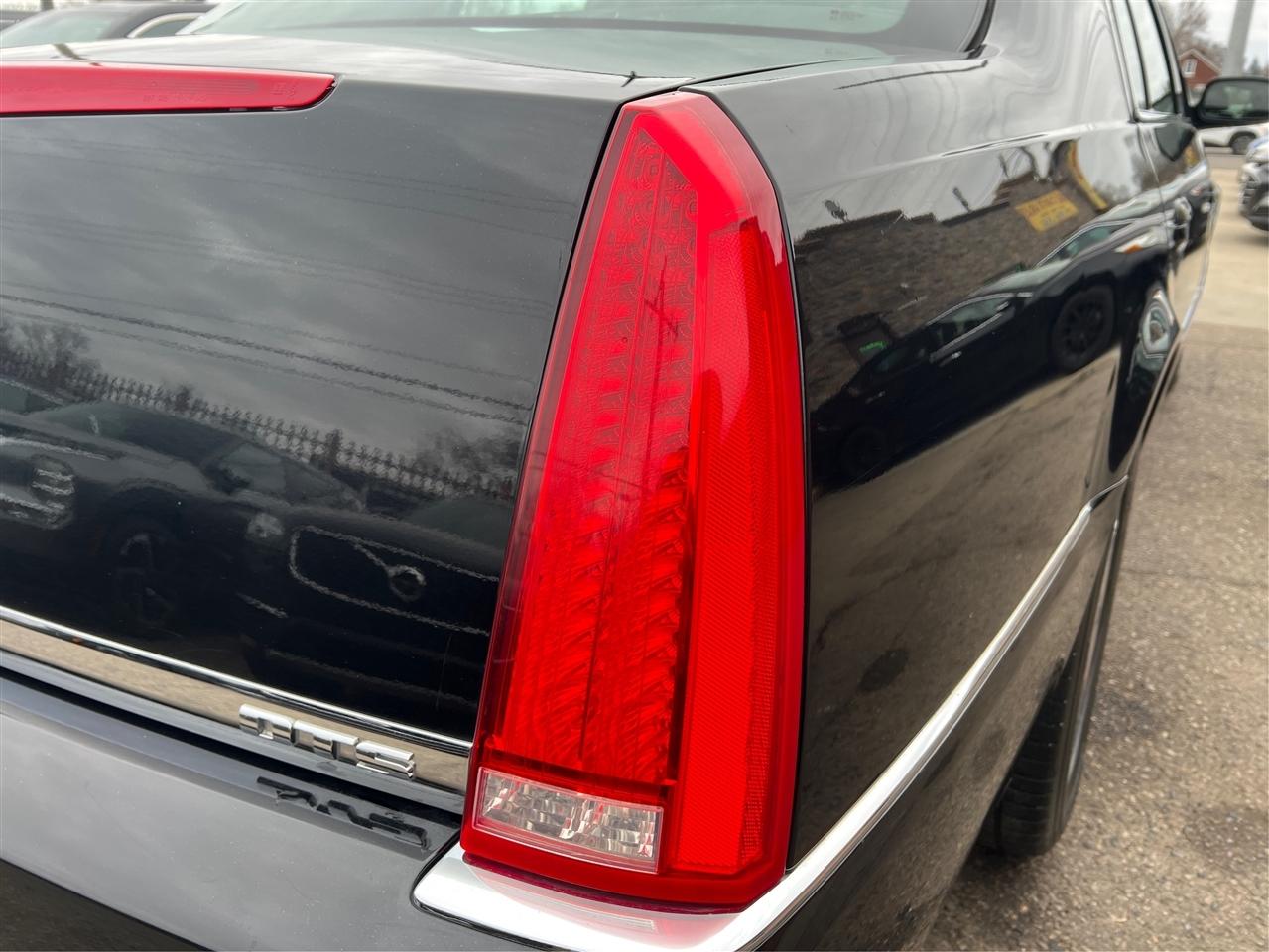 Cadillac DTS 4dr Sdn w/1SE 2008