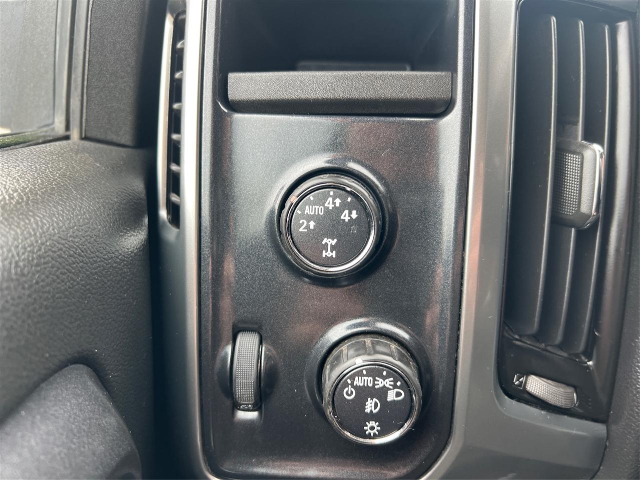 Chevrolet Silverado 1500 4WD Crew Cab 153.0" LT w/1LT 2015