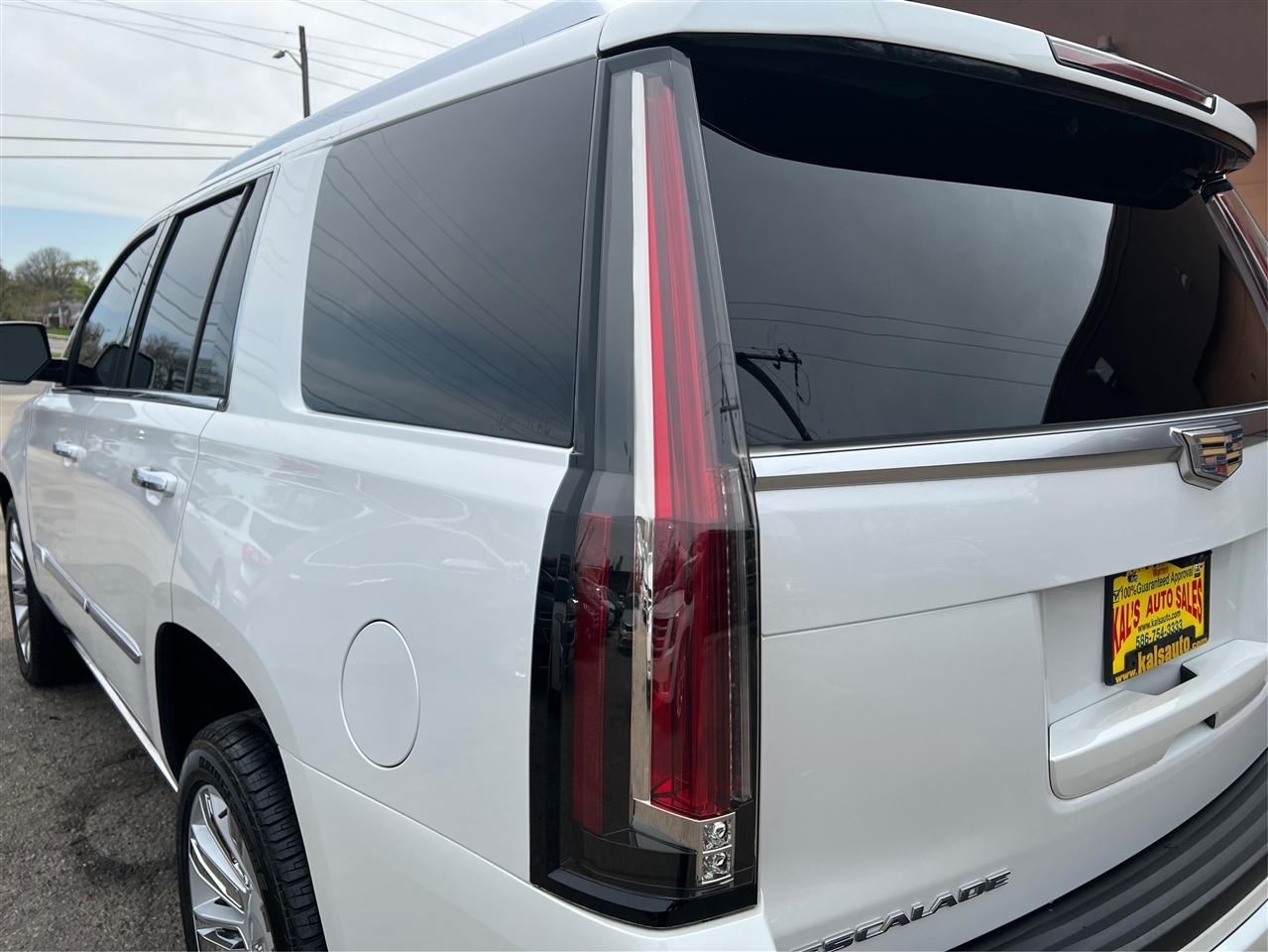 Cadillac Escalade 4WD 4dr Platinum 2017