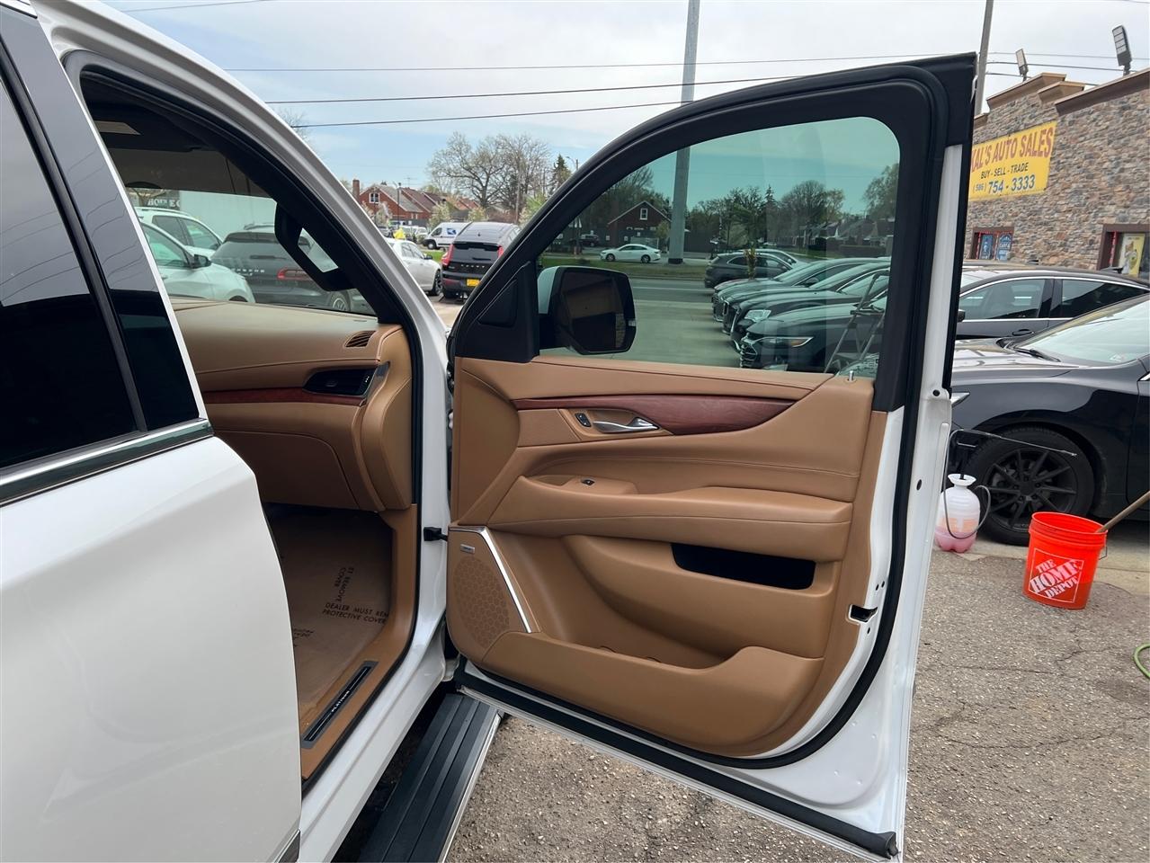 Cadillac Escalade 4WD 4dr Platinum 2017