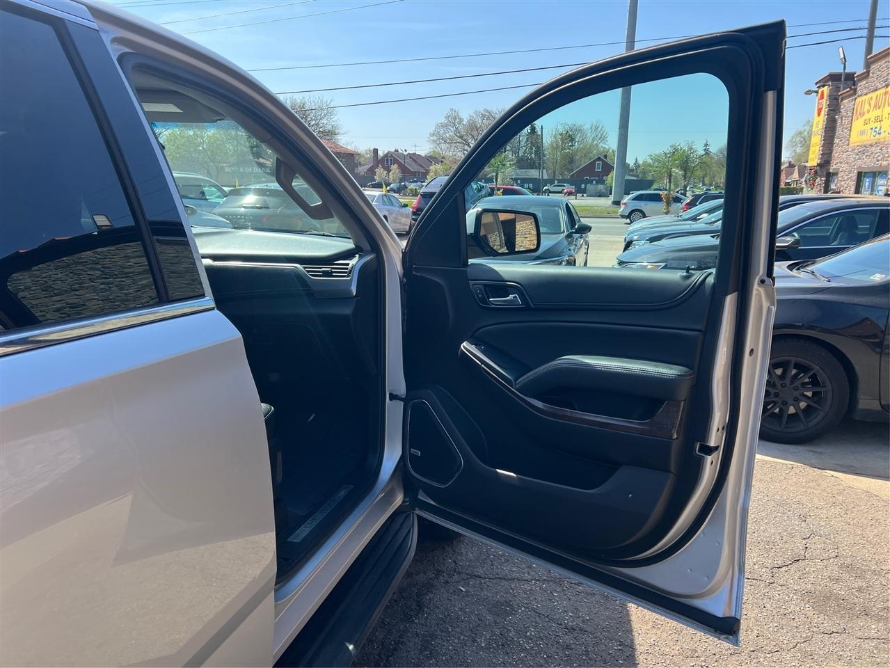 Chevrolet Tahoe 4WD 4dr LT 2019