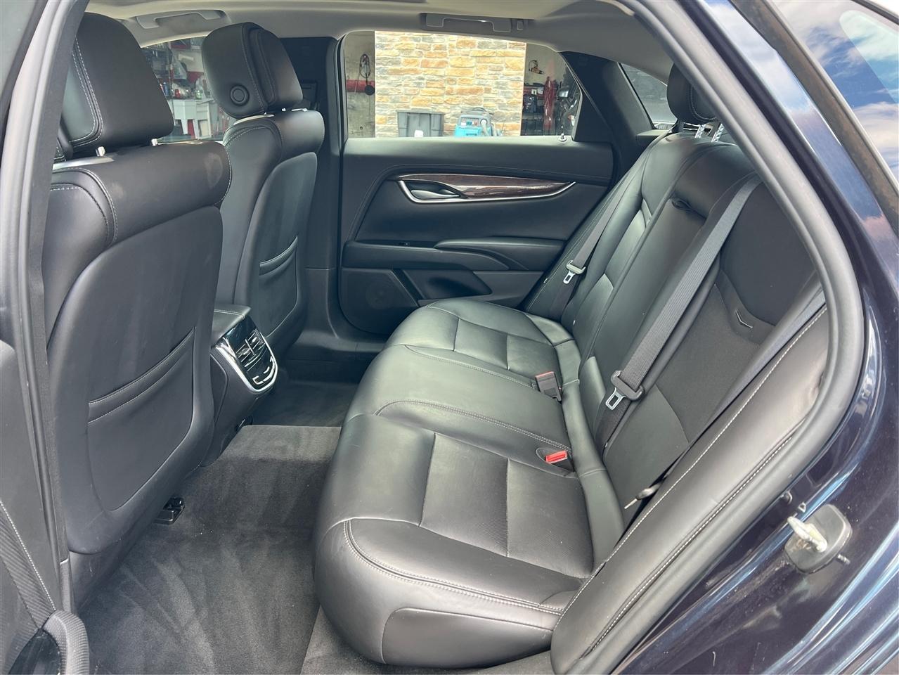 Cadillac XTS 4dr Sdn Premium FWD 2013