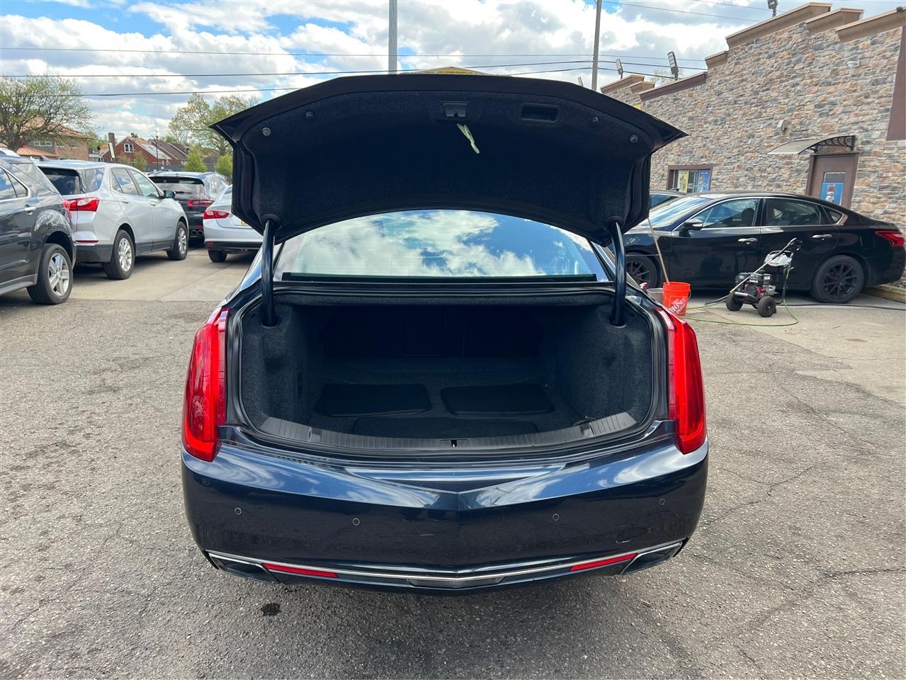 Cadillac XTS 4dr Sdn Premium FWD 2013