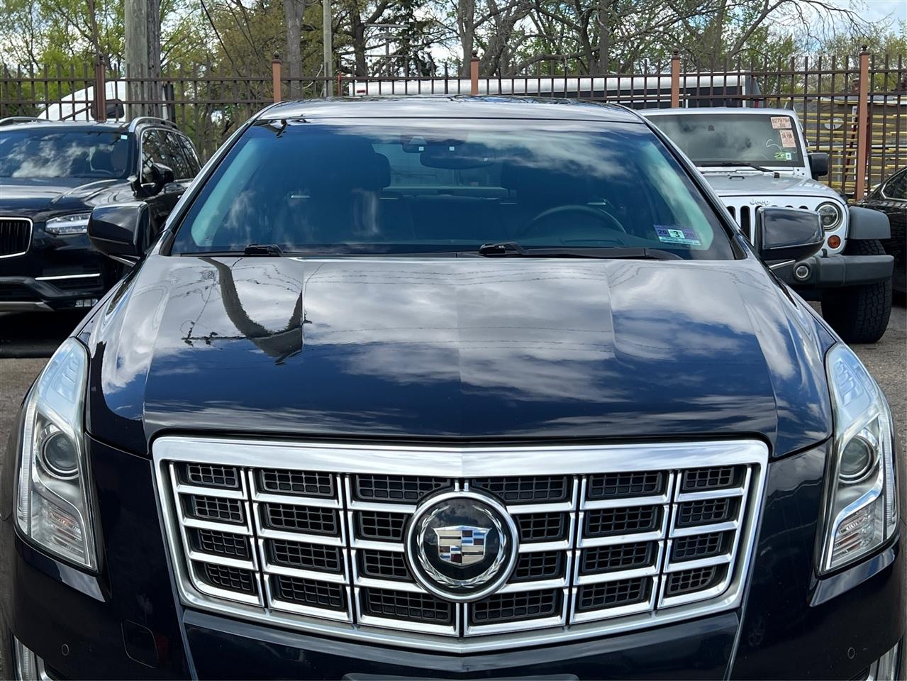 Cadillac XTS 4dr Sdn Premium FWD 2013