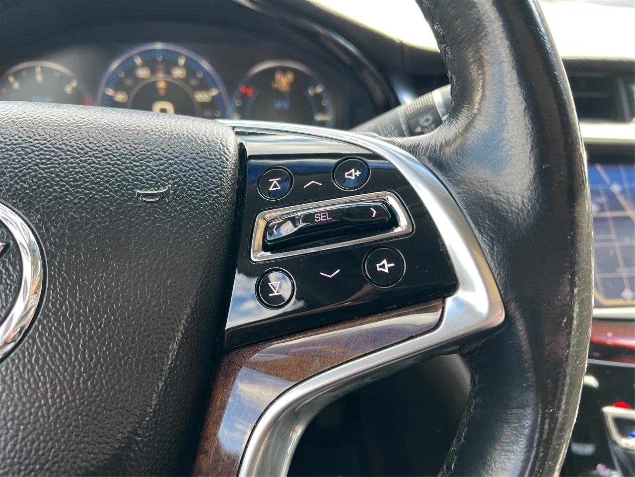 Cadillac XTS 4dr Sdn Premium FWD 2013
