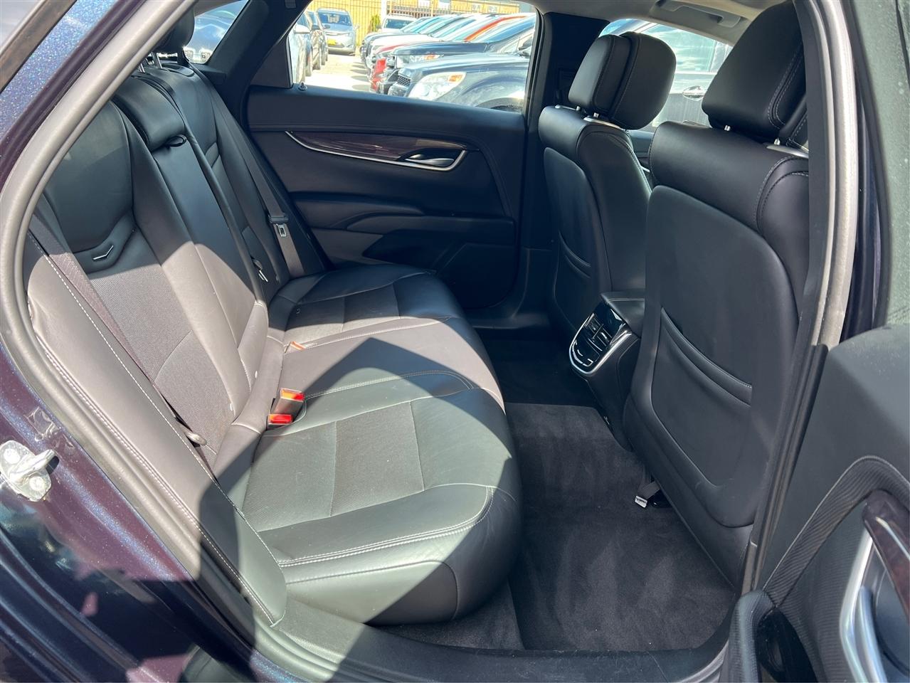Cadillac XTS 4dr Sdn Premium FWD 2013