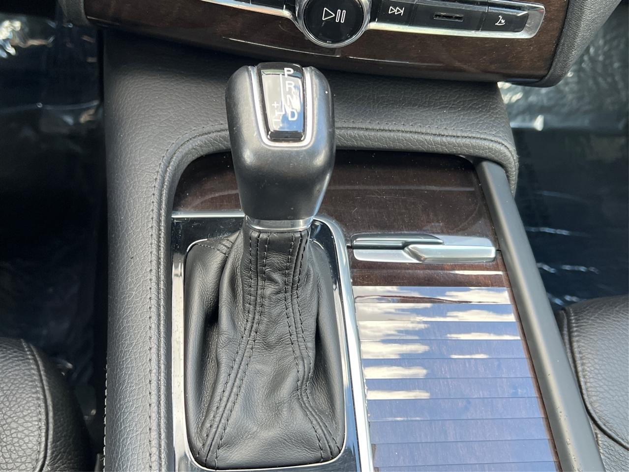 Volvo XC90 T5 AWD Momentum 2019