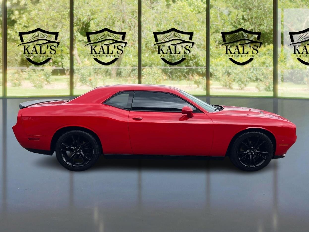 Dodge Challenger SXT RWD 2018