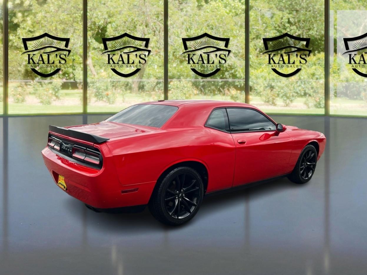Dodge Challenger SXT RWD 2018