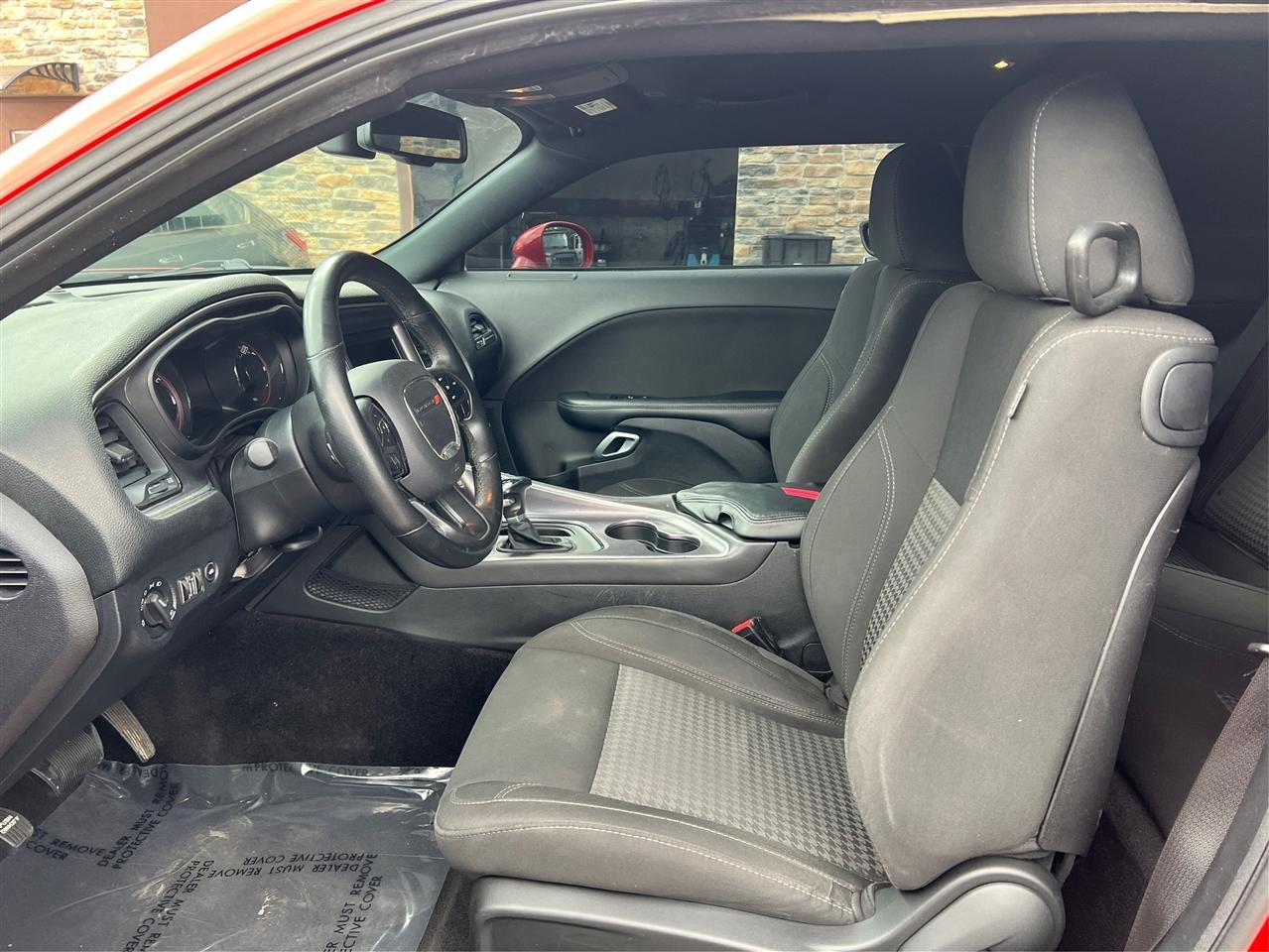 Dodge Challenger SXT RWD 2018