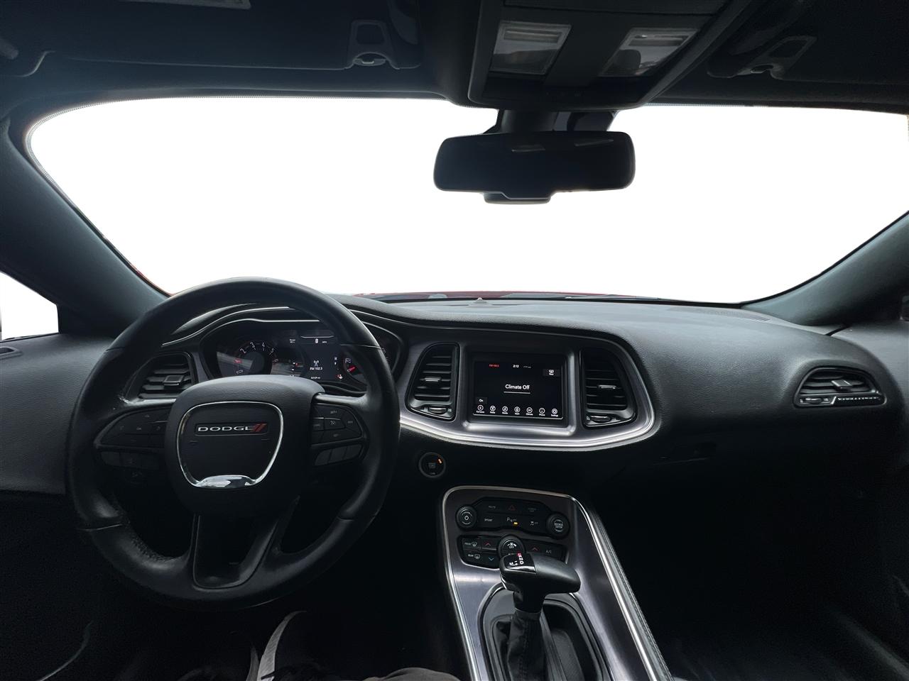 Dodge Challenger SXT RWD 2018