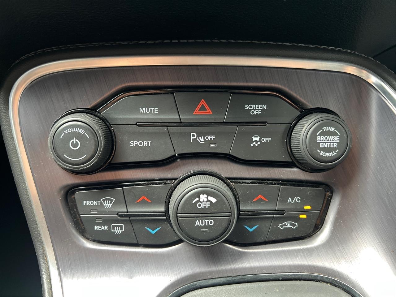 Dodge Challenger SXT RWD 2018