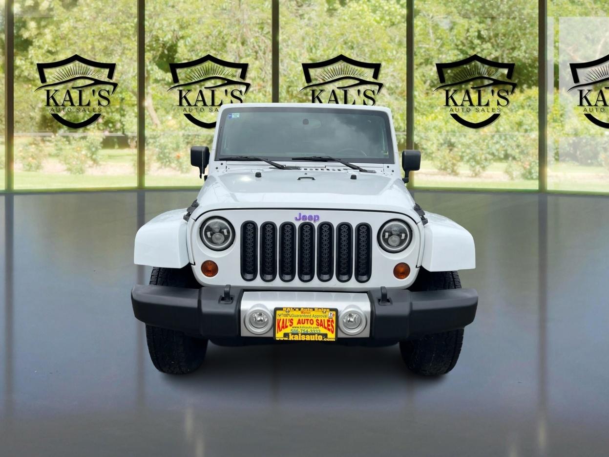 Jeep Wrangler Unlimited 4WD 4dr Sahara 2012
