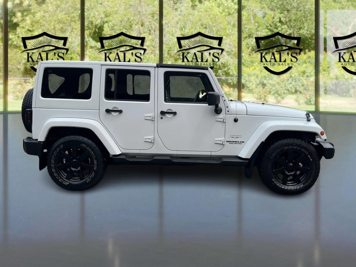Jeep Wrangler Unlimited 4WD 4dr Sahara 2012