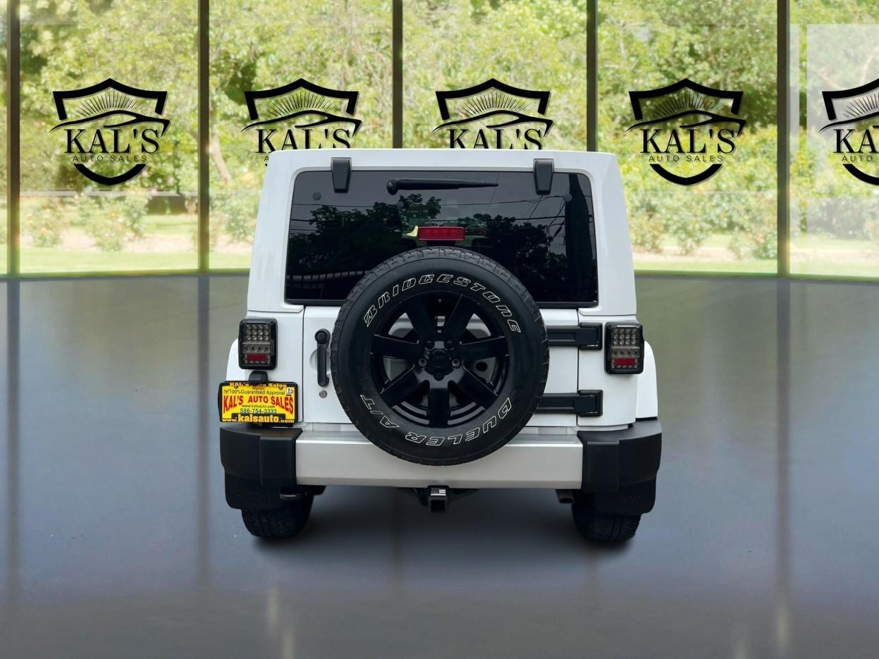 Jeep Wrangler Unlimited 4WD 4dr Sahara 2012
