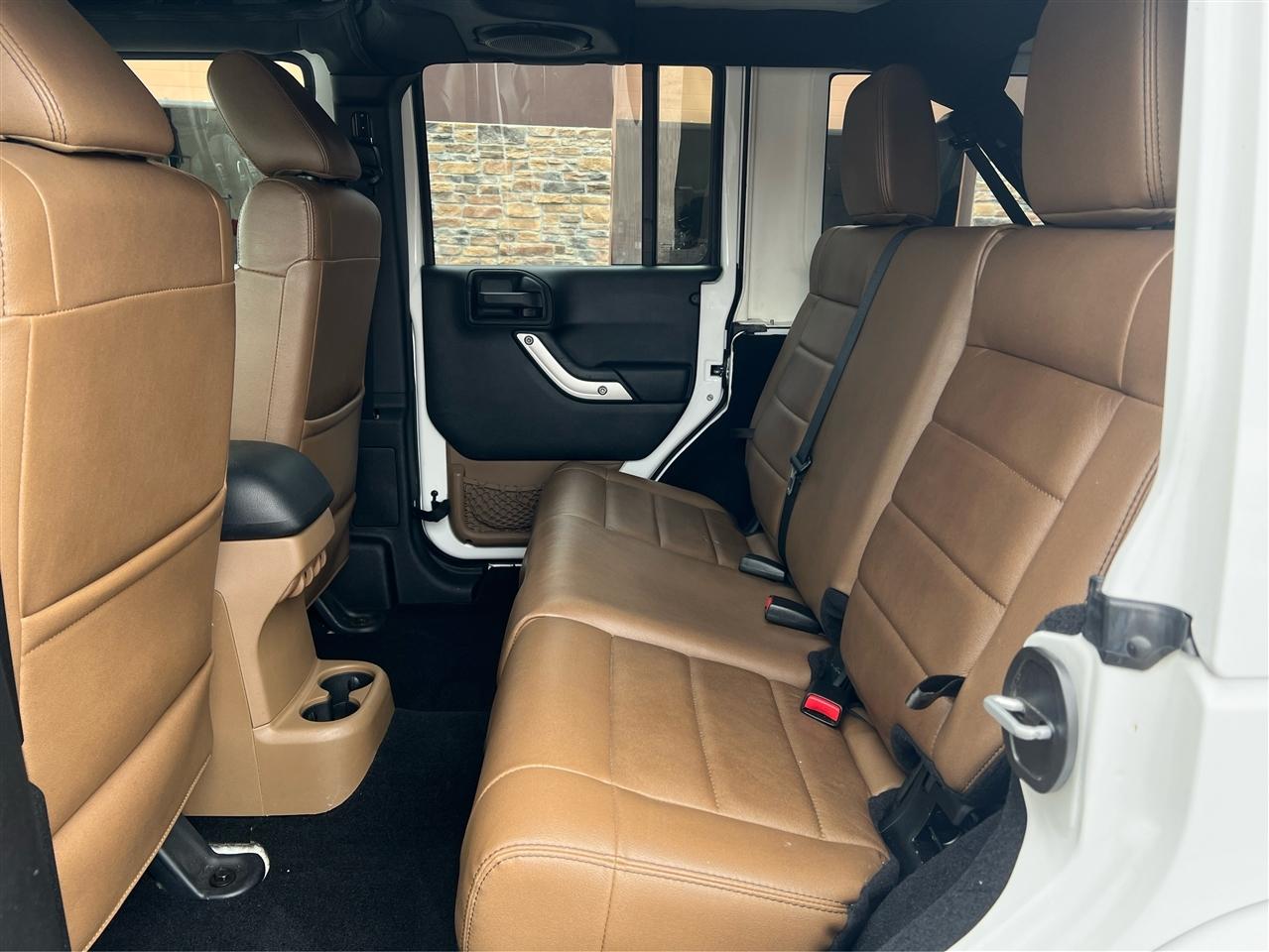 Jeep Wrangler Unlimited 4WD 4dr Sahara 2012