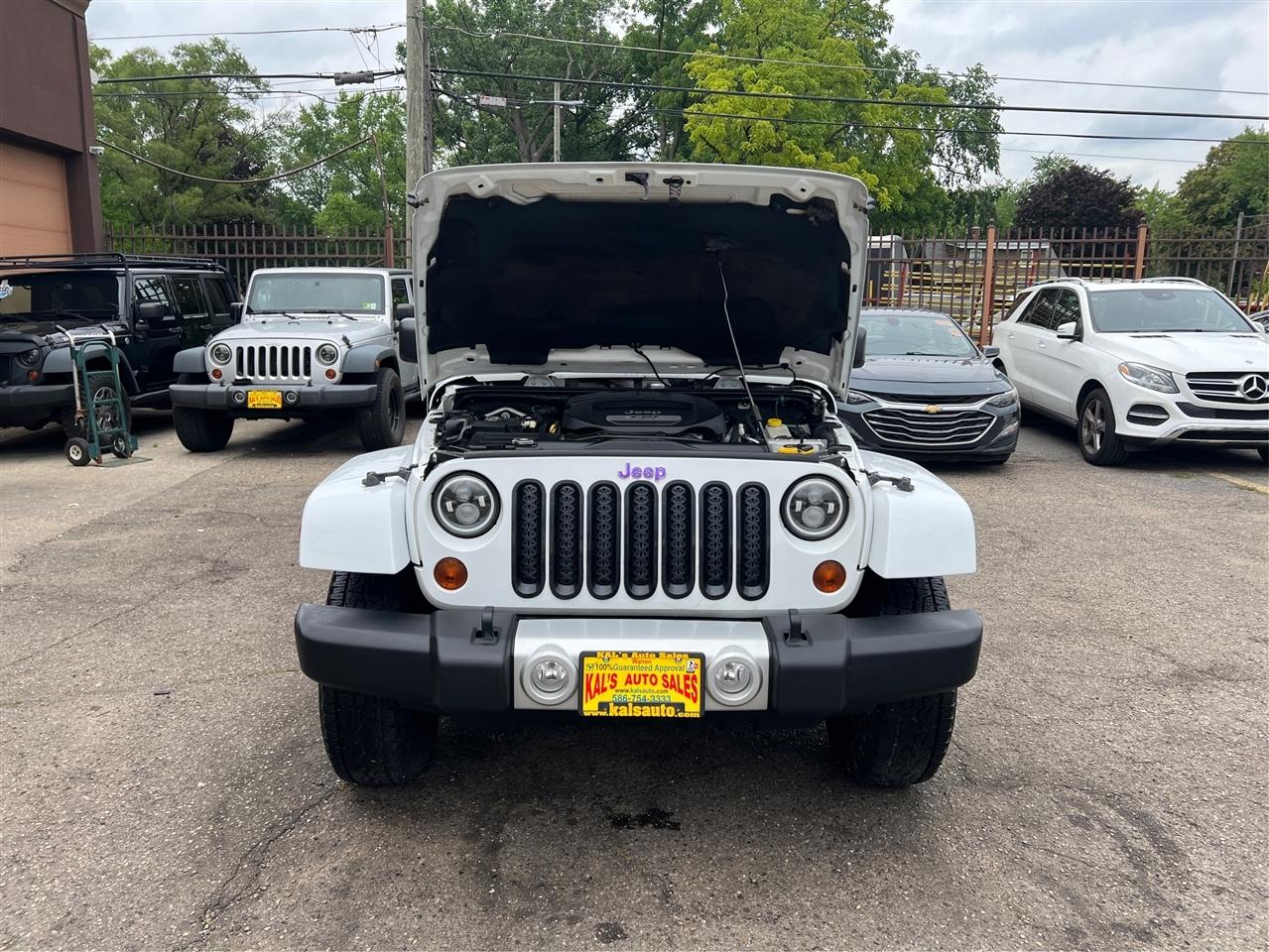 Jeep Wrangler Unlimited 4WD 4dr Sahara 2012