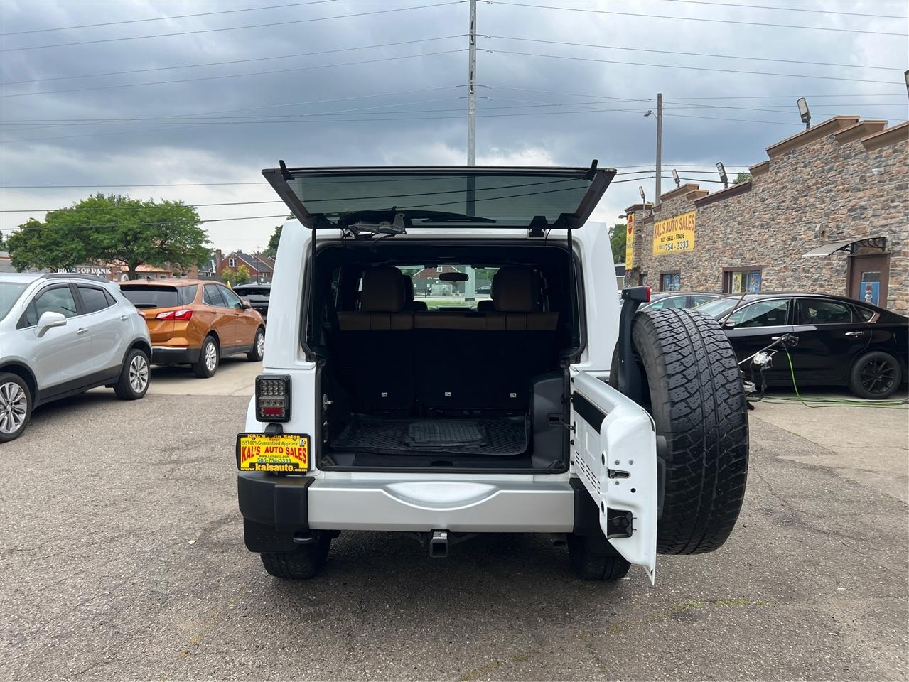 Jeep Wrangler Unlimited 4WD 4dr Sahara 2012