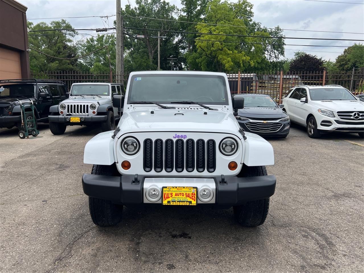Jeep Wrangler Unlimited 4WD 4dr Sahara 2012