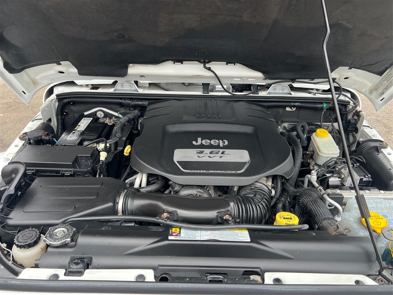 Jeep Wrangler Unlimited 4WD 4dr Sahara 2012
