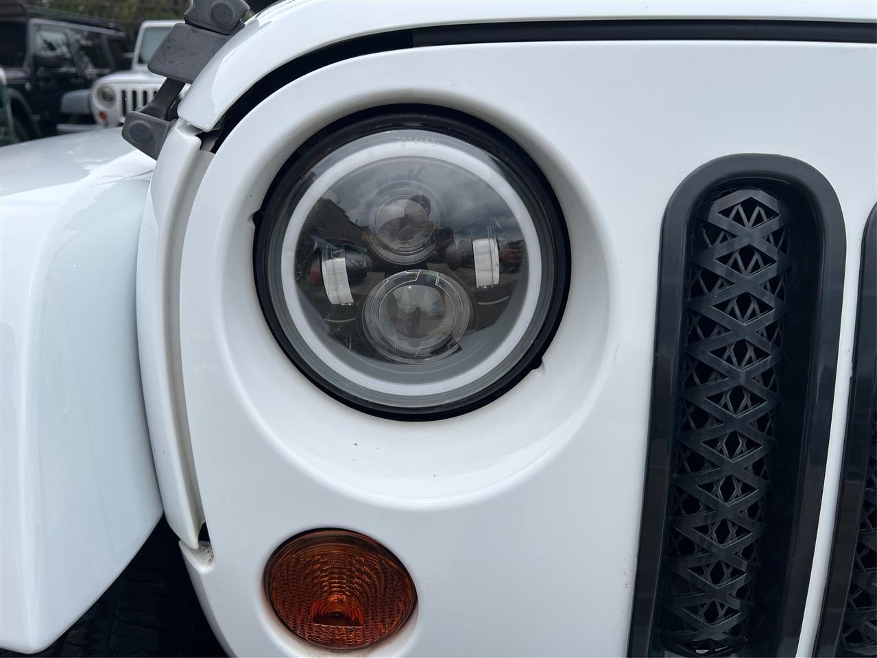 Jeep Wrangler Unlimited 4WD 4dr Sahara 2012