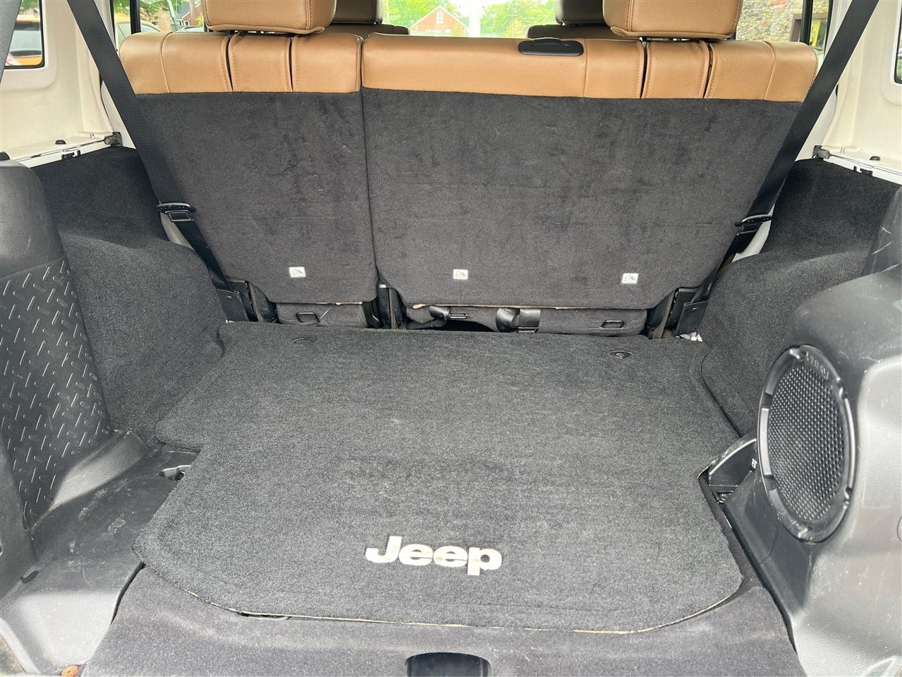 Jeep Wrangler Unlimited 4WD 4dr Sahara 2012