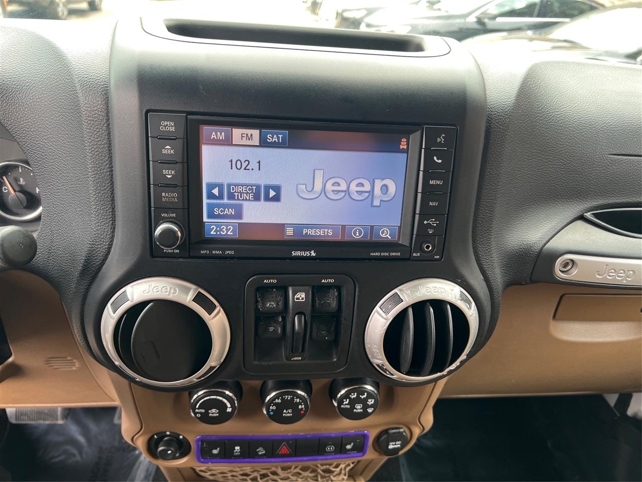 Jeep Wrangler Unlimited 4WD 4dr Sahara 2012