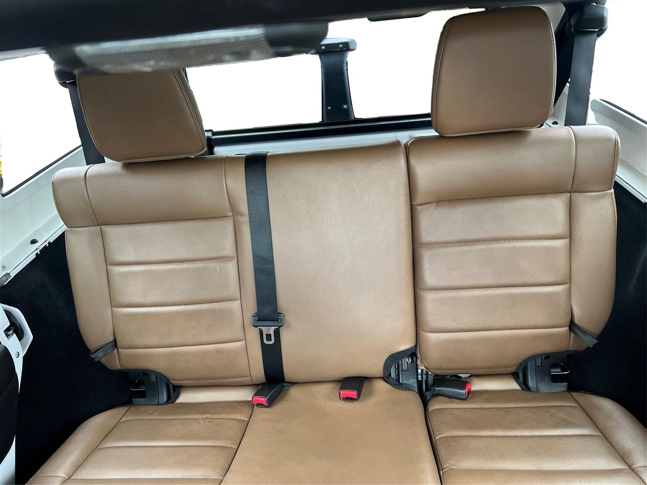 Jeep Wrangler Unlimited 4WD 4dr Sahara 2012