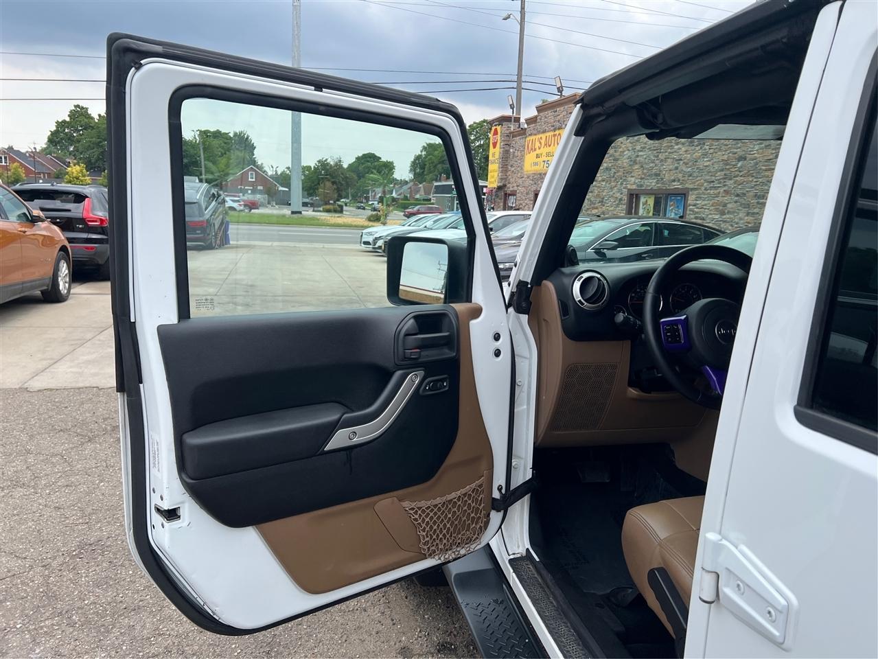 Jeep Wrangler Unlimited 4WD 4dr Sahara 2012
