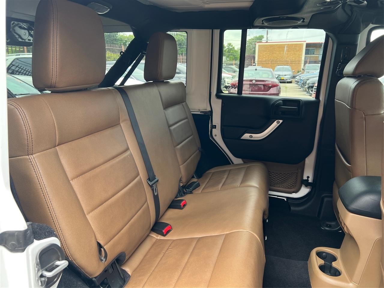 Jeep Wrangler Unlimited 4WD 4dr Sahara 2012