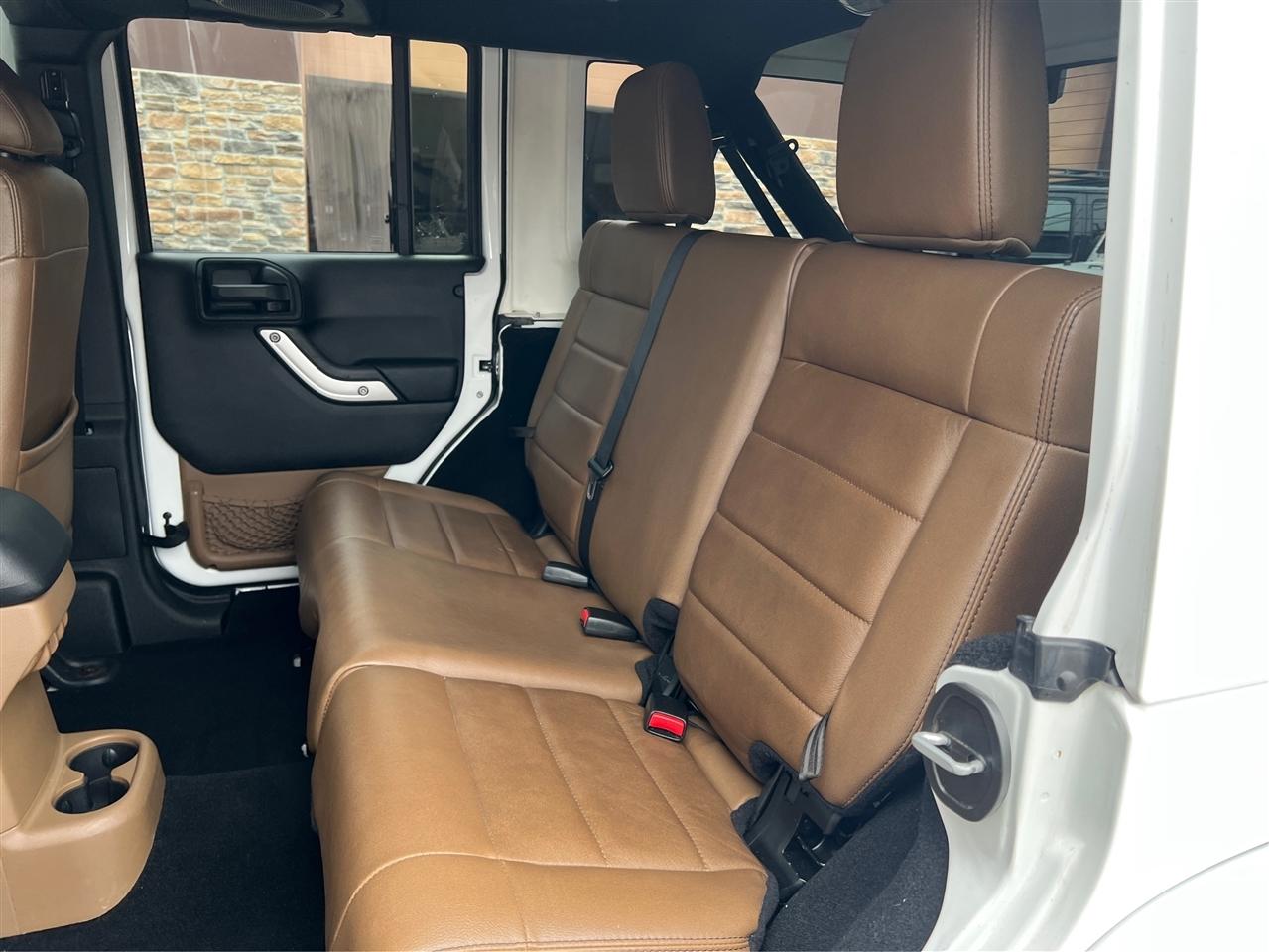 Jeep Wrangler Unlimited 4WD 4dr Sahara 2012