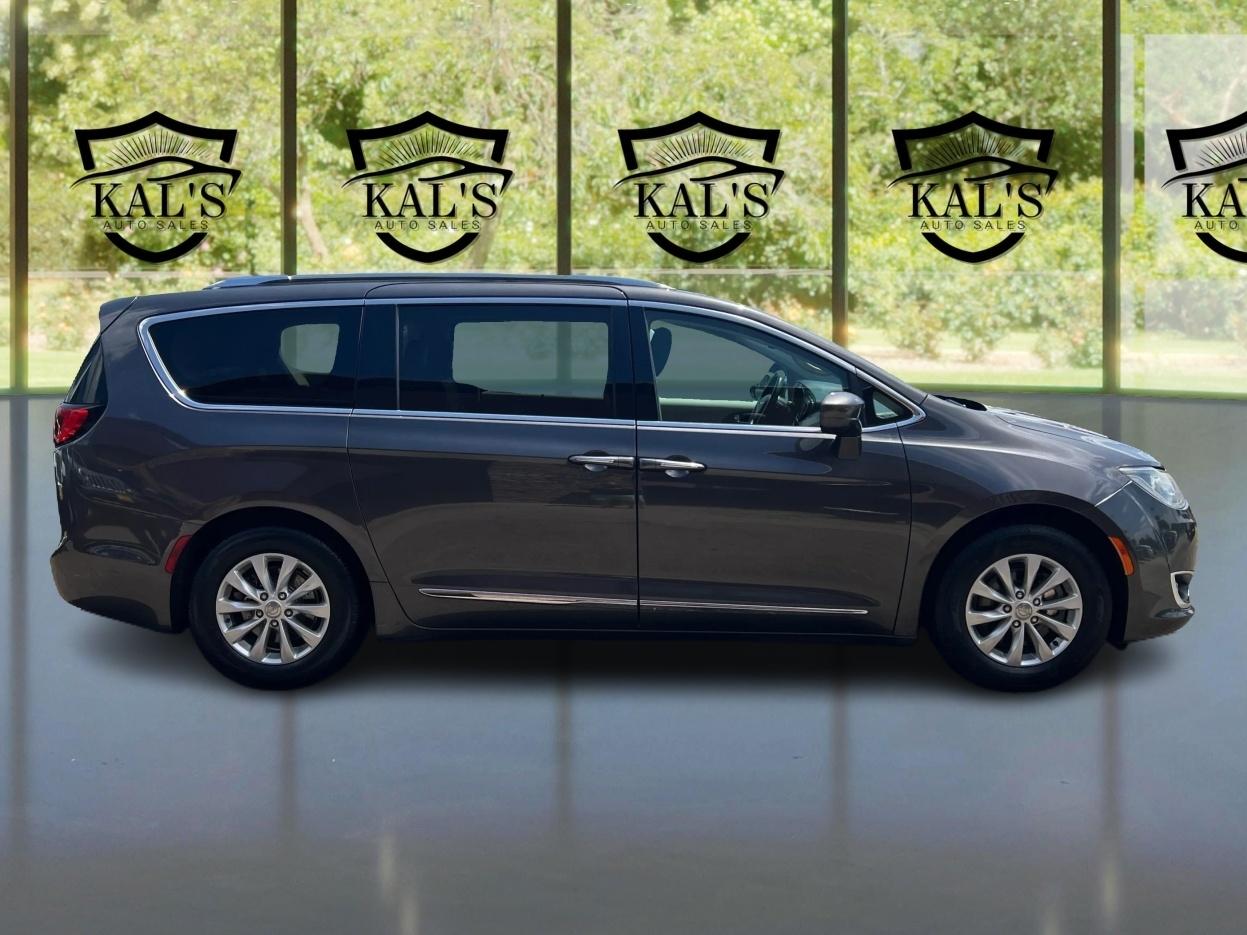 Chrysler Pacifica Touring L FWD 2019