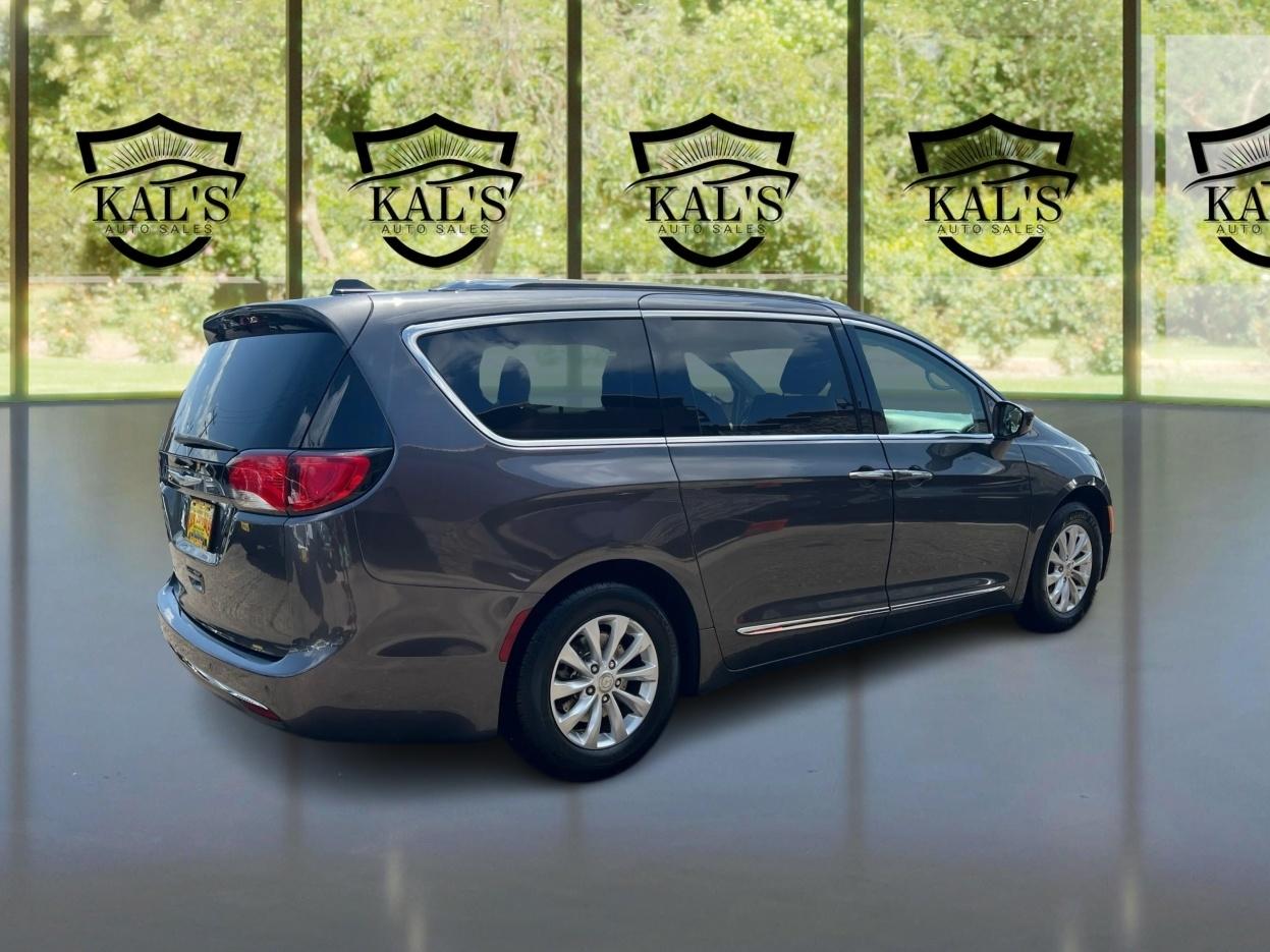 Chrysler Pacifica Touring L FWD 2019