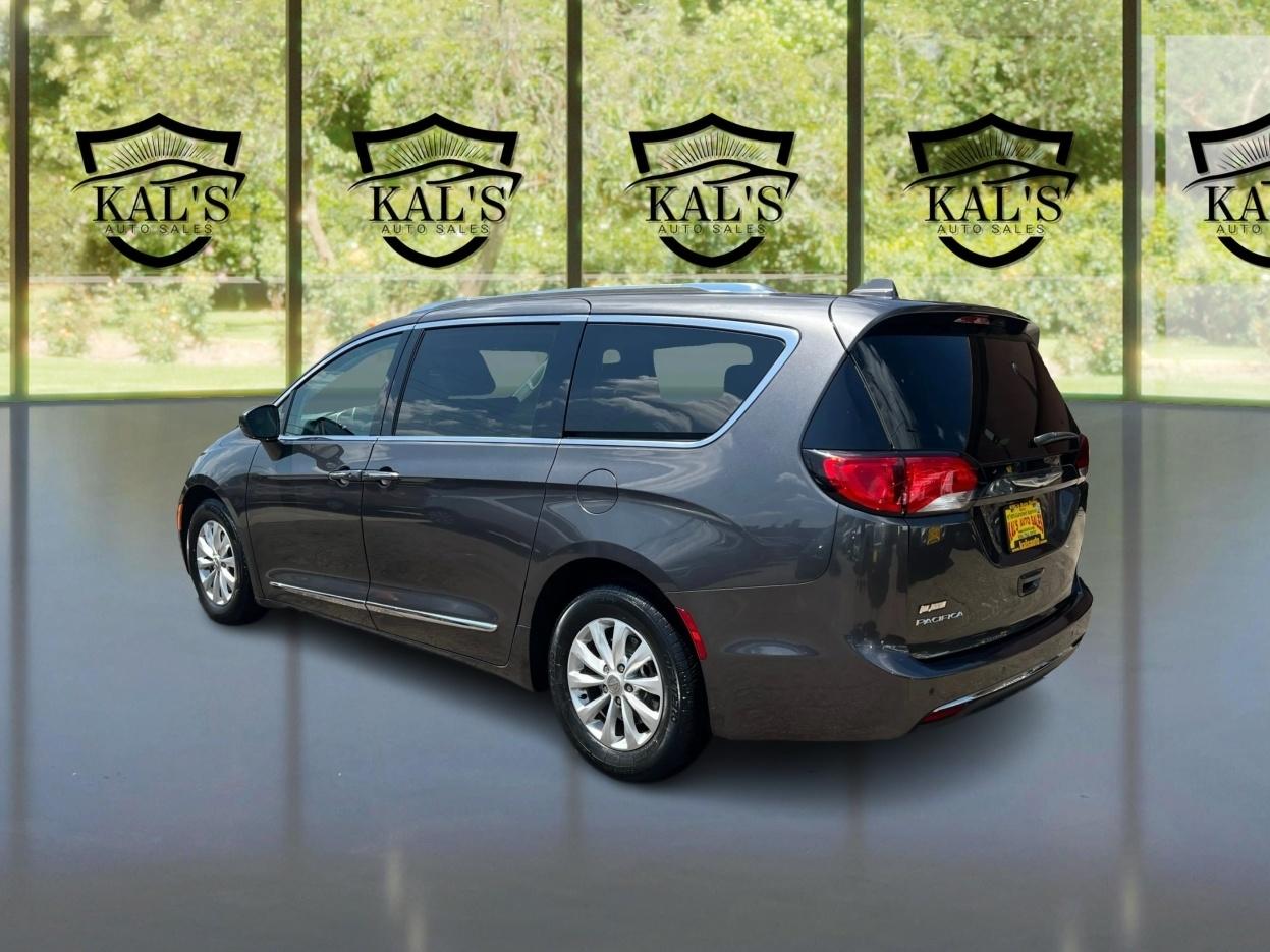 Chrysler Pacifica Touring L FWD 2019