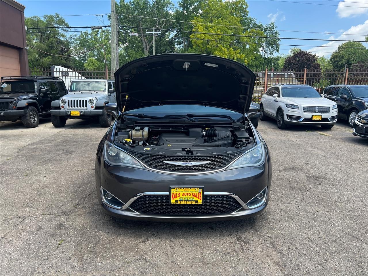 Chrysler Pacifica Touring L FWD 2019