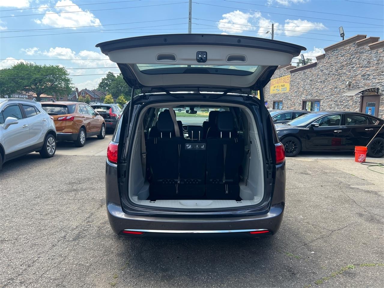 Chrysler Pacifica Touring L FWD 2019