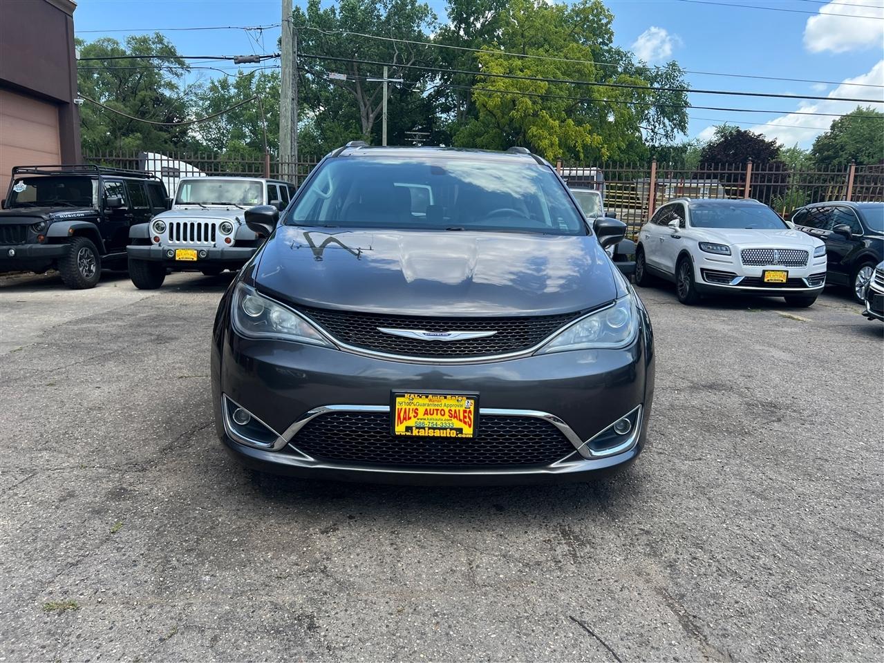 Chrysler Pacifica Touring L FWD 2019
