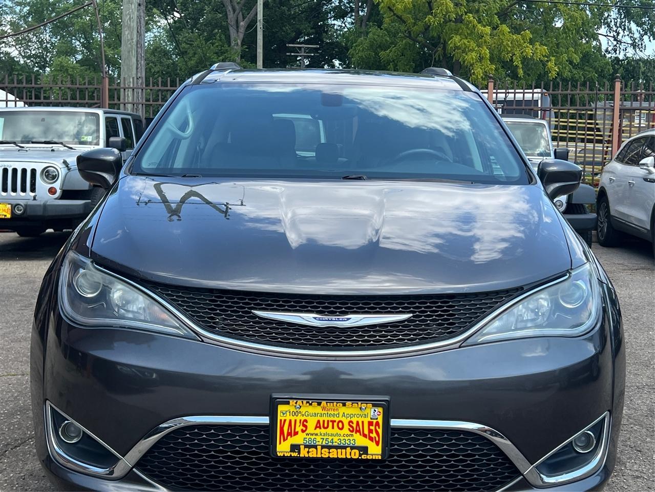 Chrysler Pacifica Touring L FWD 2019