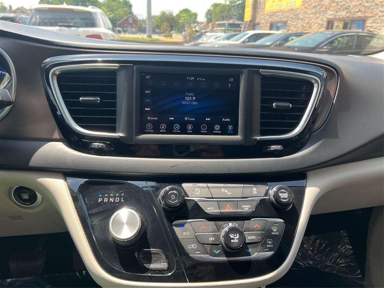 Chrysler Pacifica Touring L FWD 2019
