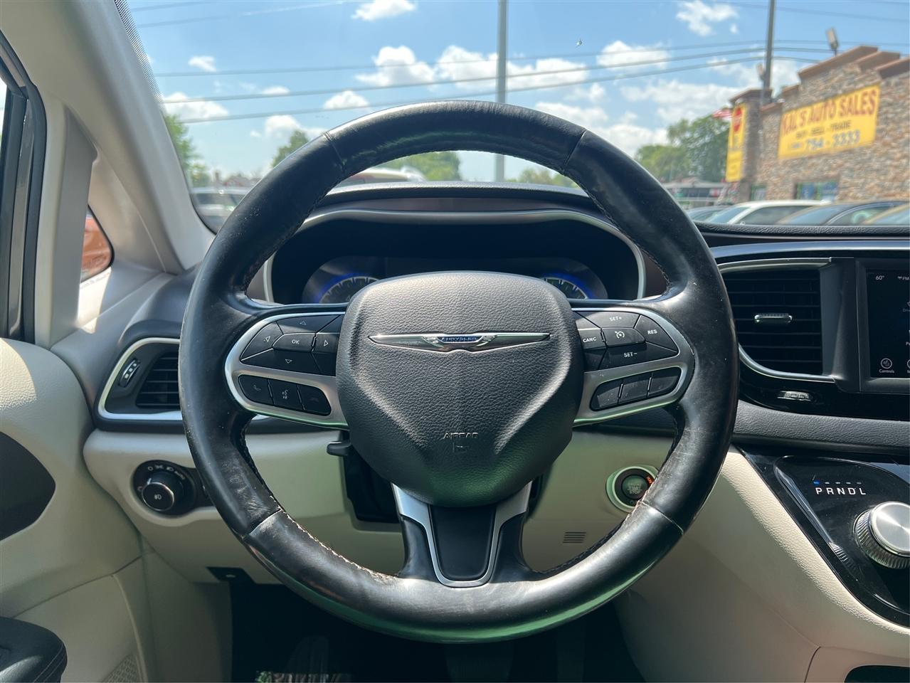 Chrysler Pacifica Touring L FWD 2019