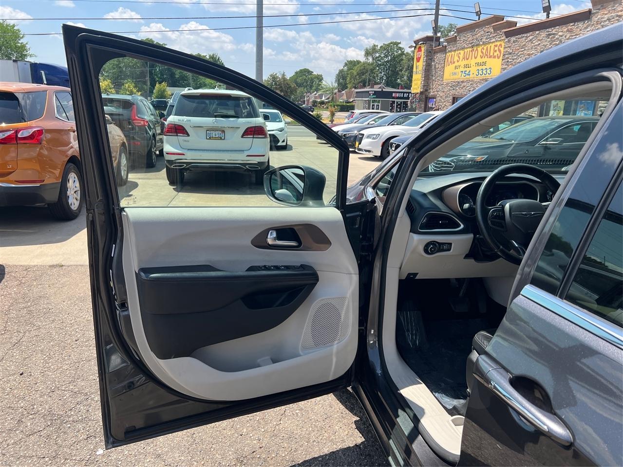 Chrysler Pacifica Touring L FWD 2019