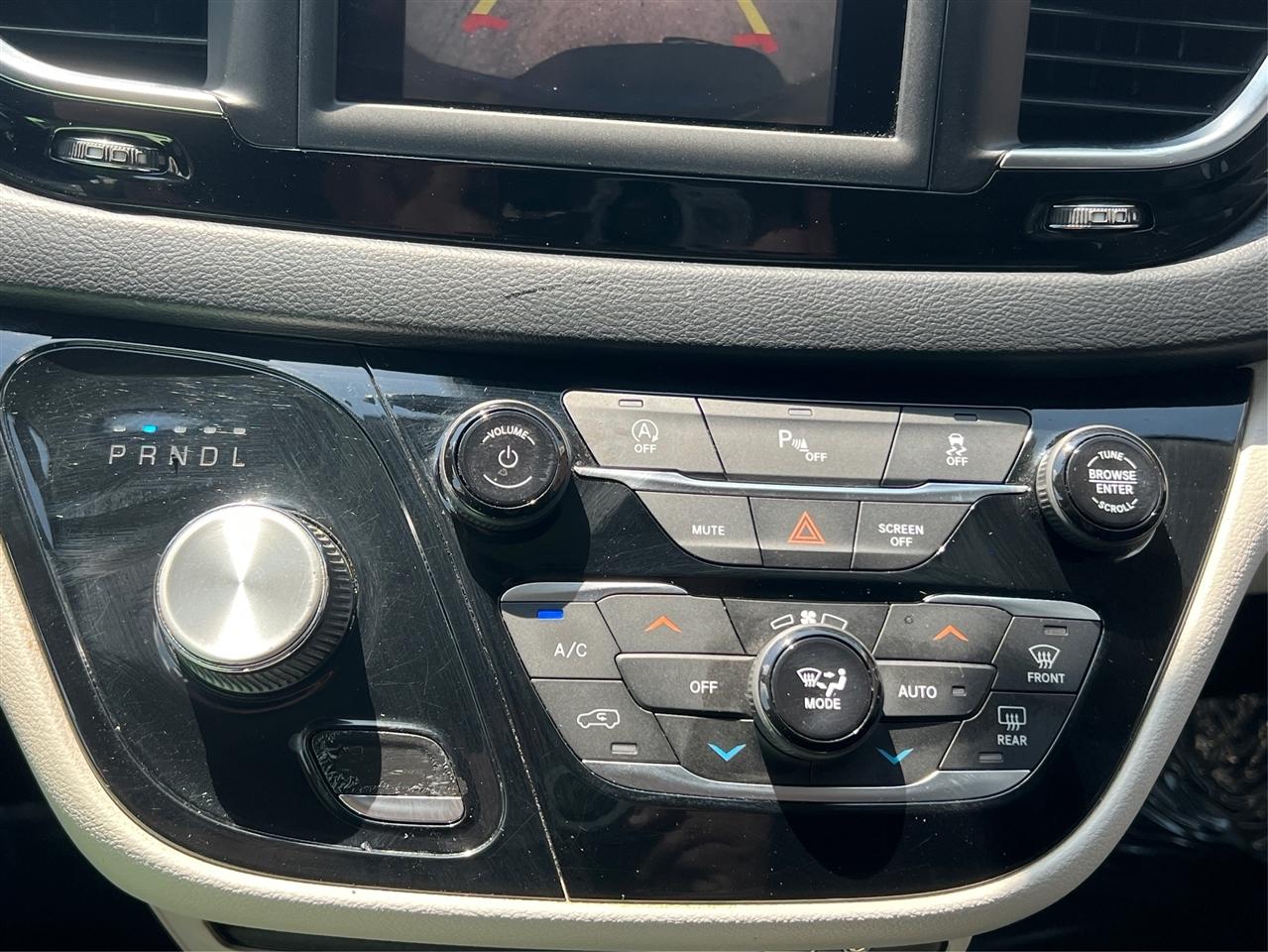 Chrysler Pacifica Touring L FWD 2019