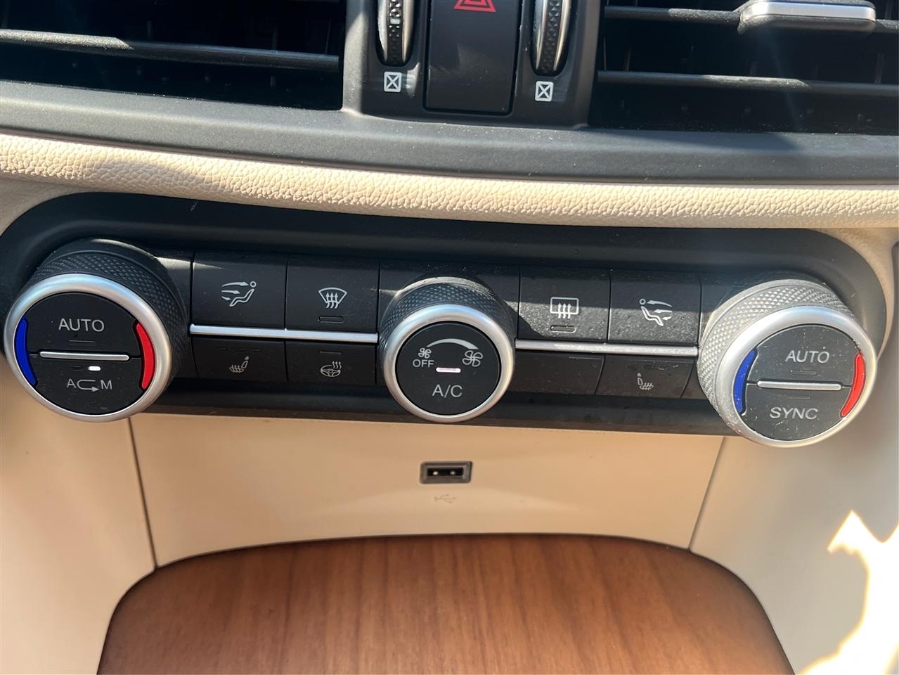 Alfa Romeo Giulia Ti Lusso AWD 2019
