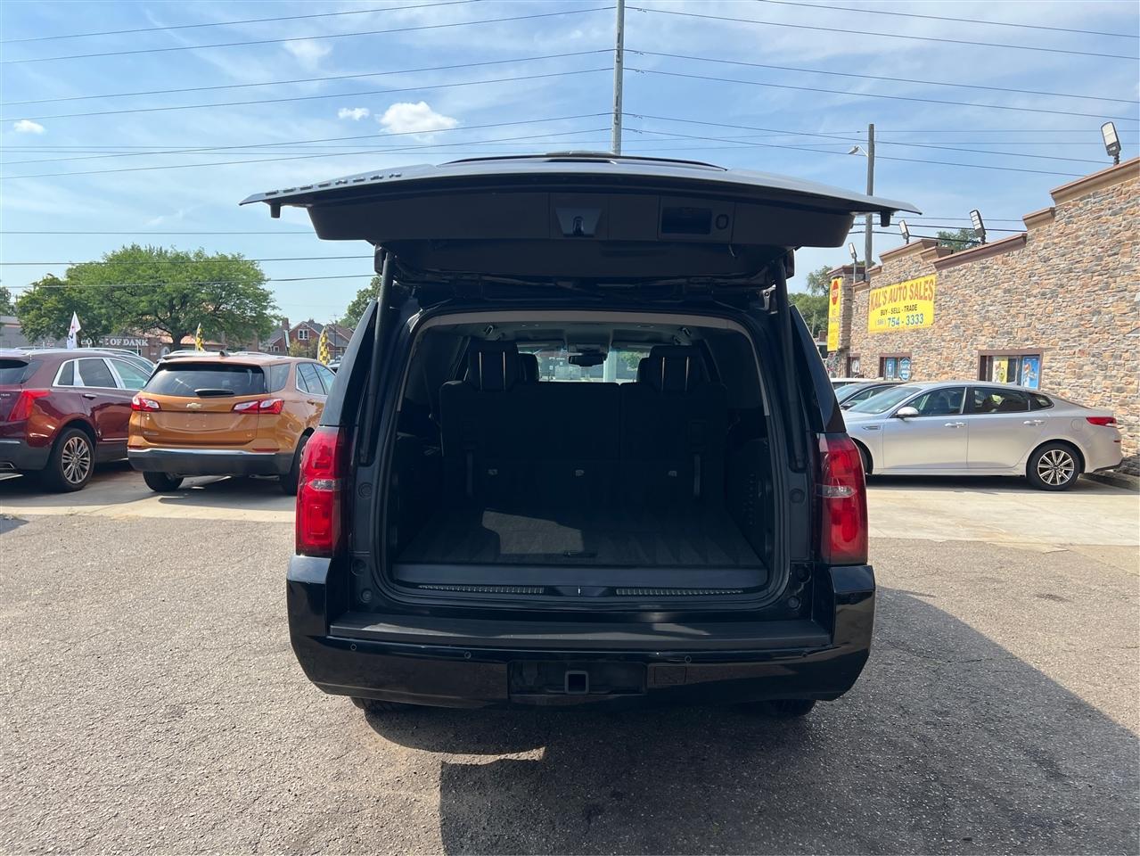 Chevrolet Suburban 4WD 4dr 1500 LT 2018