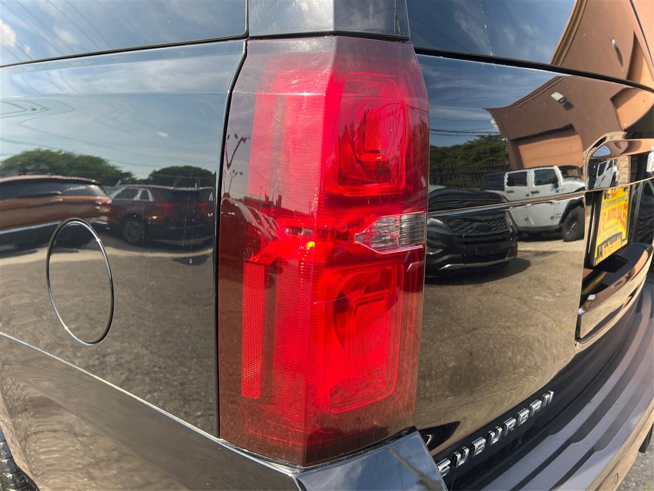 Chevrolet Suburban 4WD 4dr 1500 LT 2018