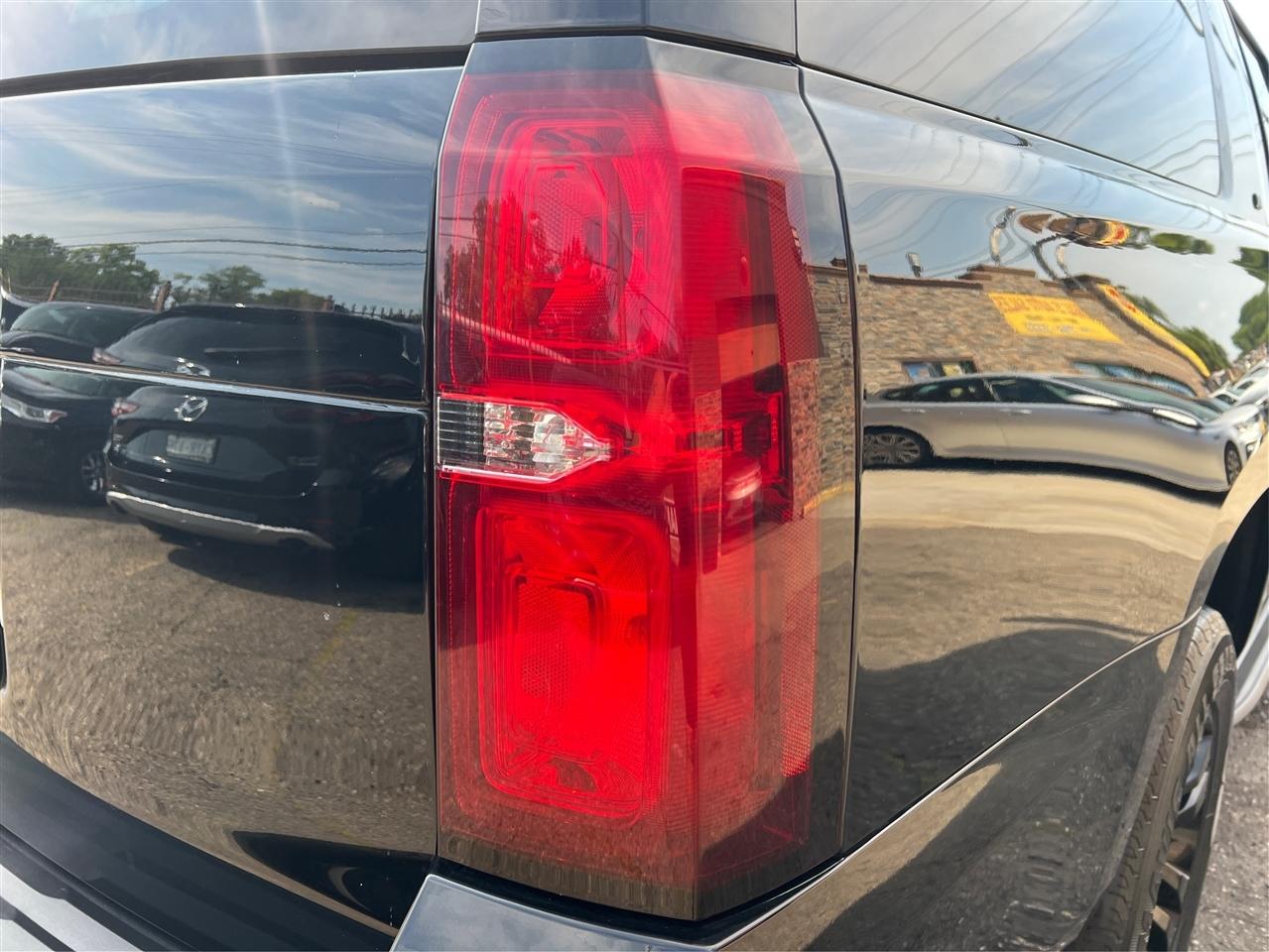 Chevrolet Suburban 4WD 4dr 1500 LT 2018