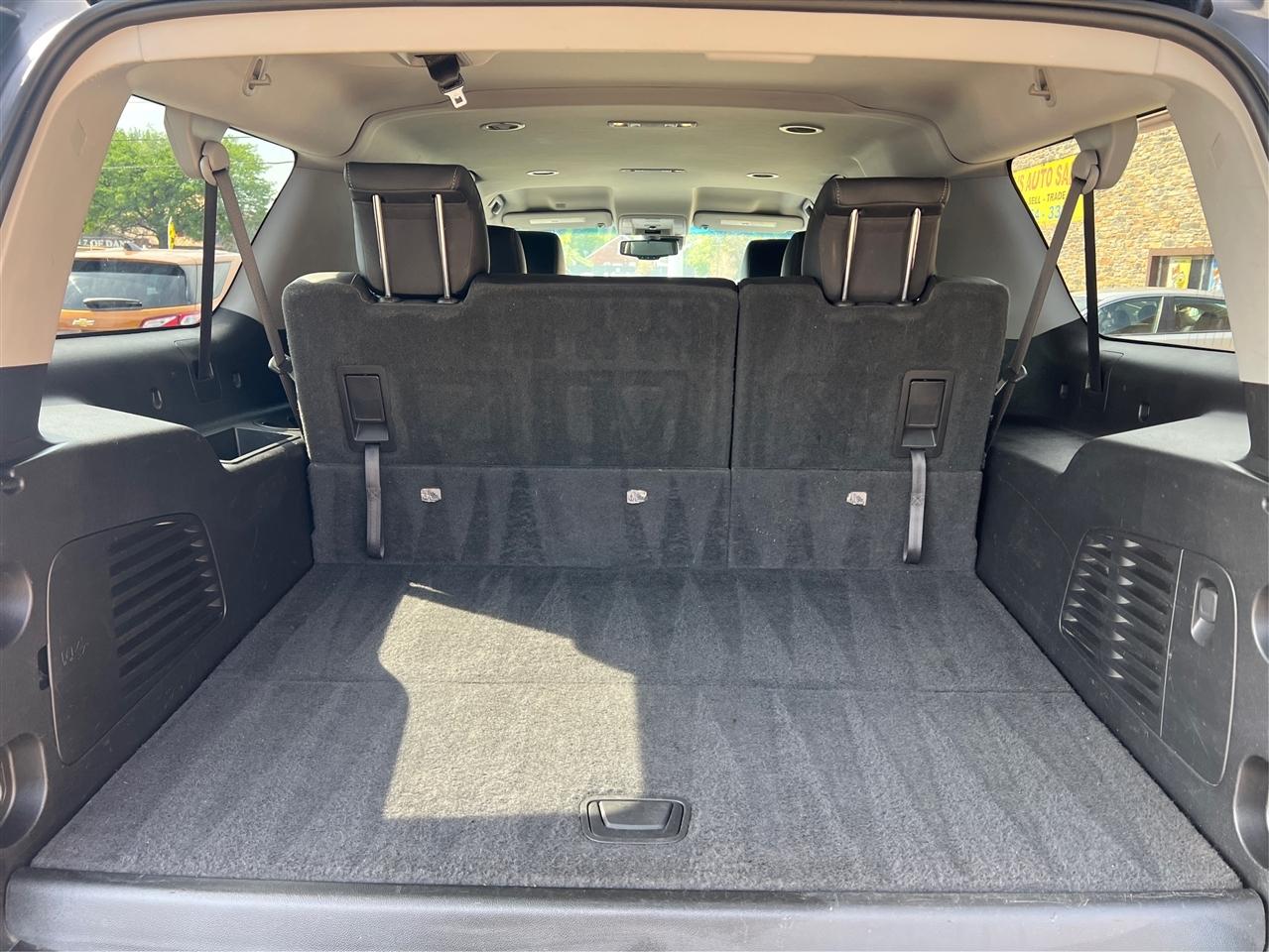 Chevrolet Suburban 4WD 4dr 1500 LT 2018