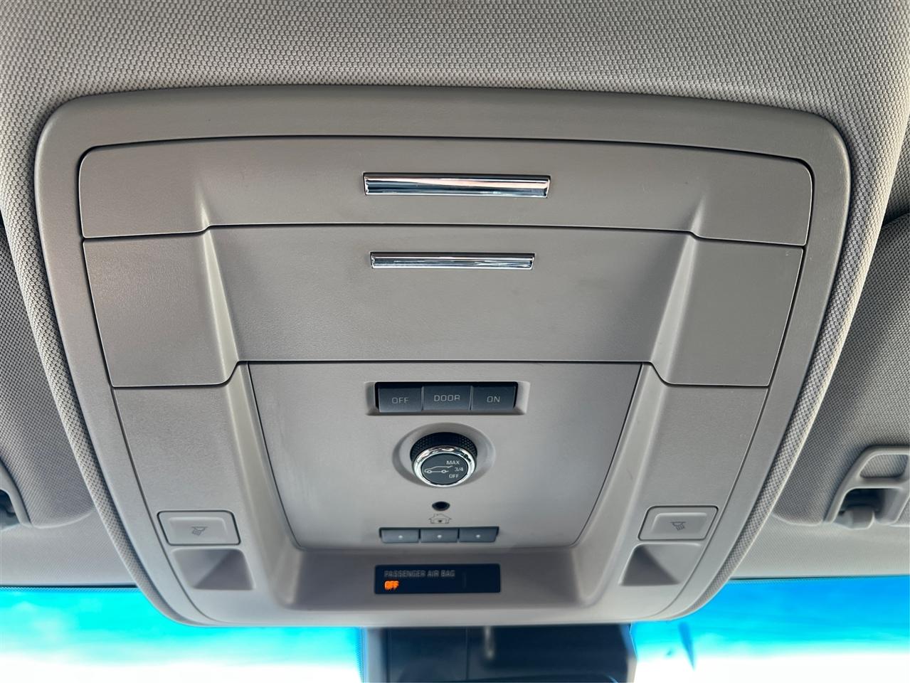 Chevrolet Suburban 4WD 4dr 1500 LT 2018
