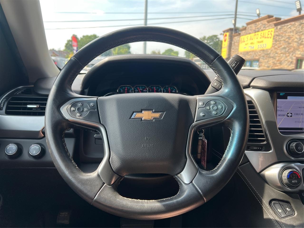 Chevrolet Suburban 4WD 4dr 1500 LT 2018